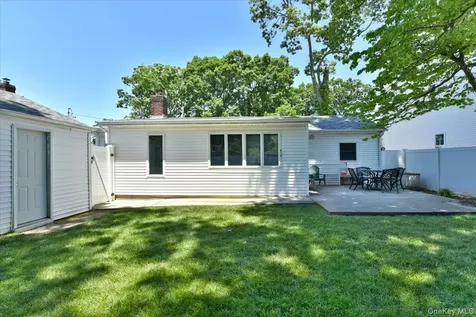 18 Boston Avenue Massapequa NY 11758