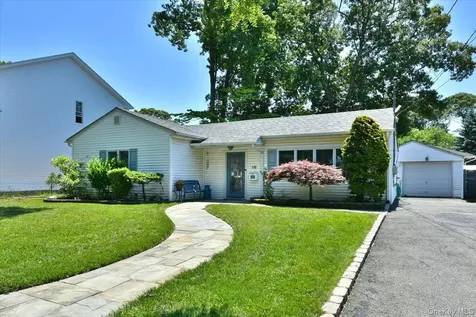18 Boston Avenue Massapequa NY 11758