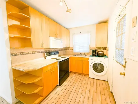 806 Oliver Avenue Westbury NY 11590