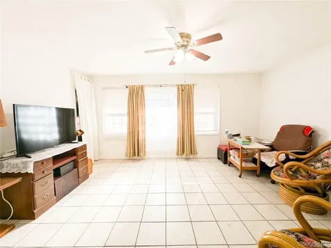 806 Oliver Avenue Westbury NY 11590