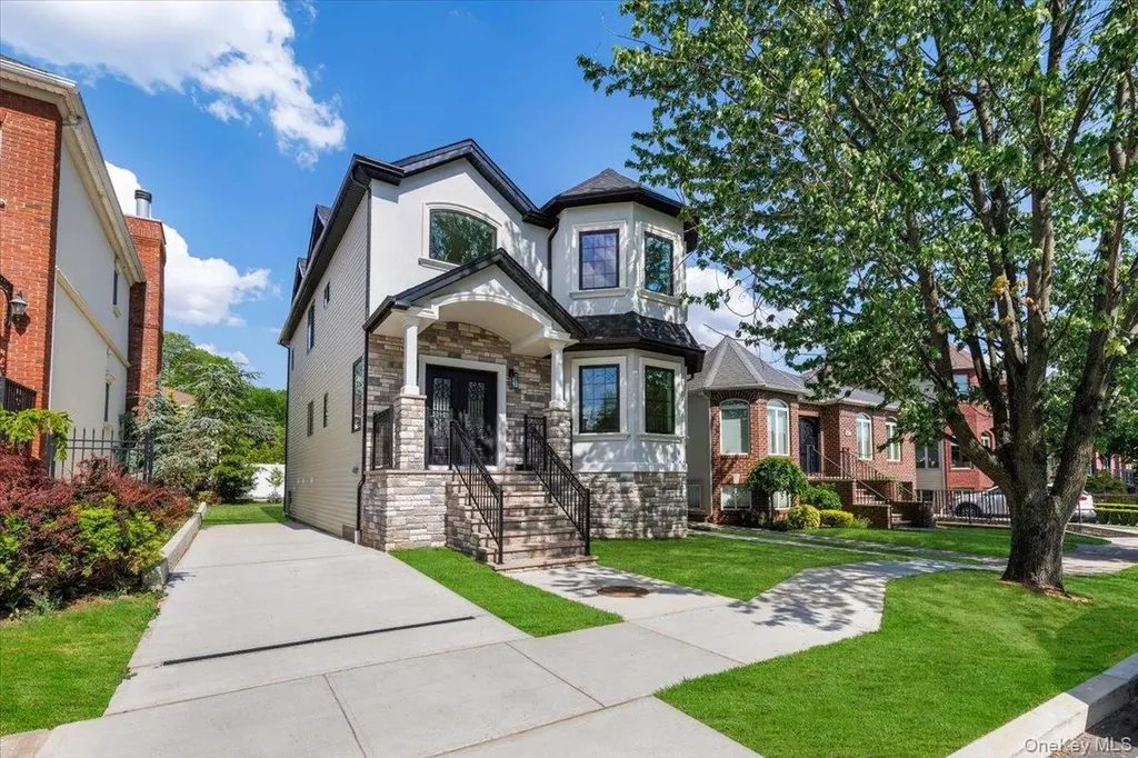 197 Finlay Street Staten Island NY 10307