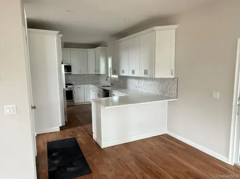 8 Gail Grace Court Copiague NY 11726
