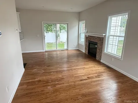 8 Gail Grace Court Copiague NY 11726