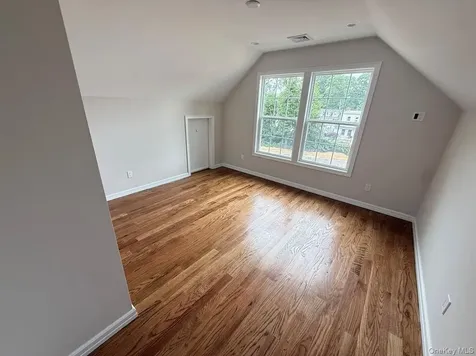 8 Gail Grace Court Copiague NY 11726