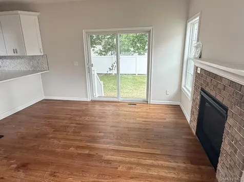 8 Gail Grace Court Copiague NY 11726