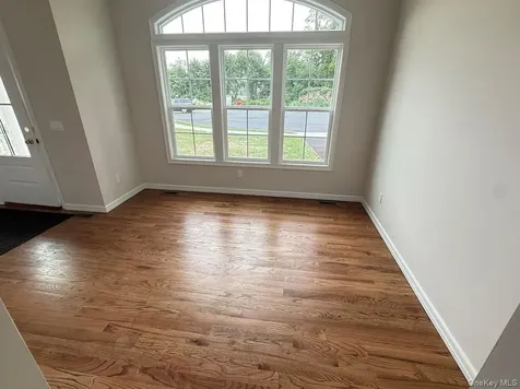 8 Gail Grace Court Copiague NY 11726