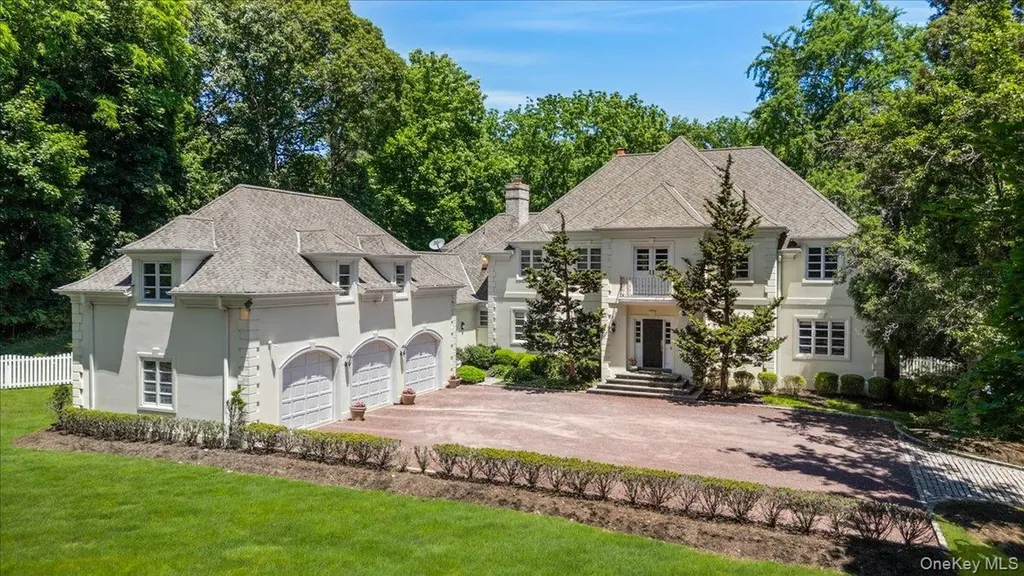 11 Oak Hill Road Lloyd Harbor NY 11743