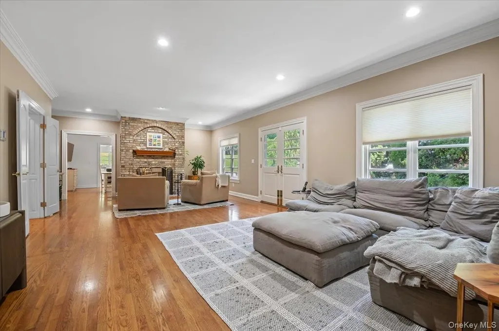 11 Oak Hill Road Lloyd Harbor NY 11743