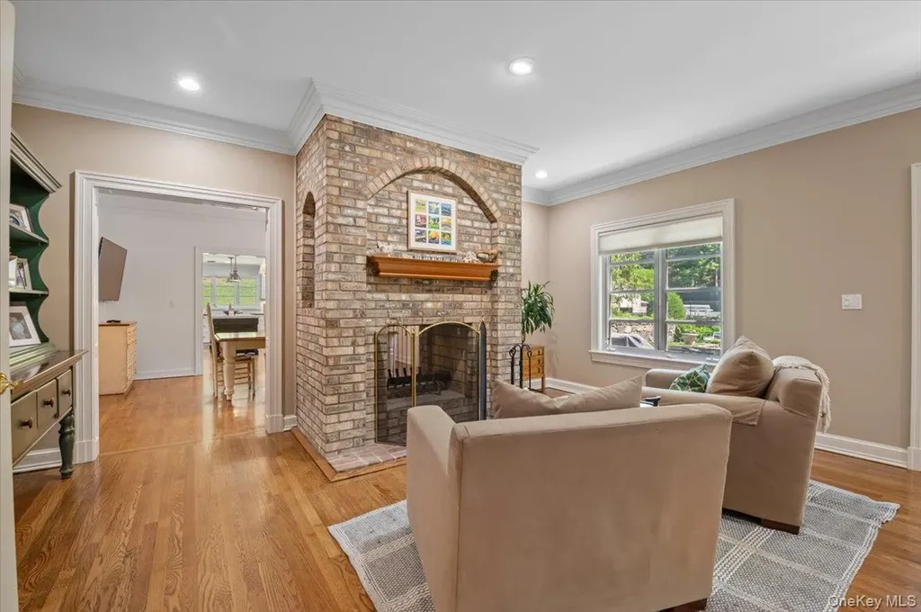 11 Oak Hill Road Lloyd Harbor NY 11743