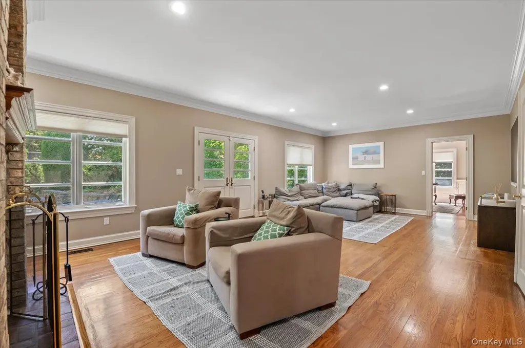 11 Oak Hill Road Lloyd Harbor NY 11743