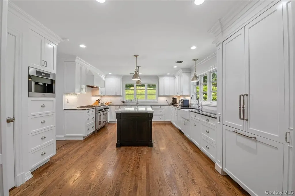 11 Oak Hill Road Lloyd Harbor NY 11743