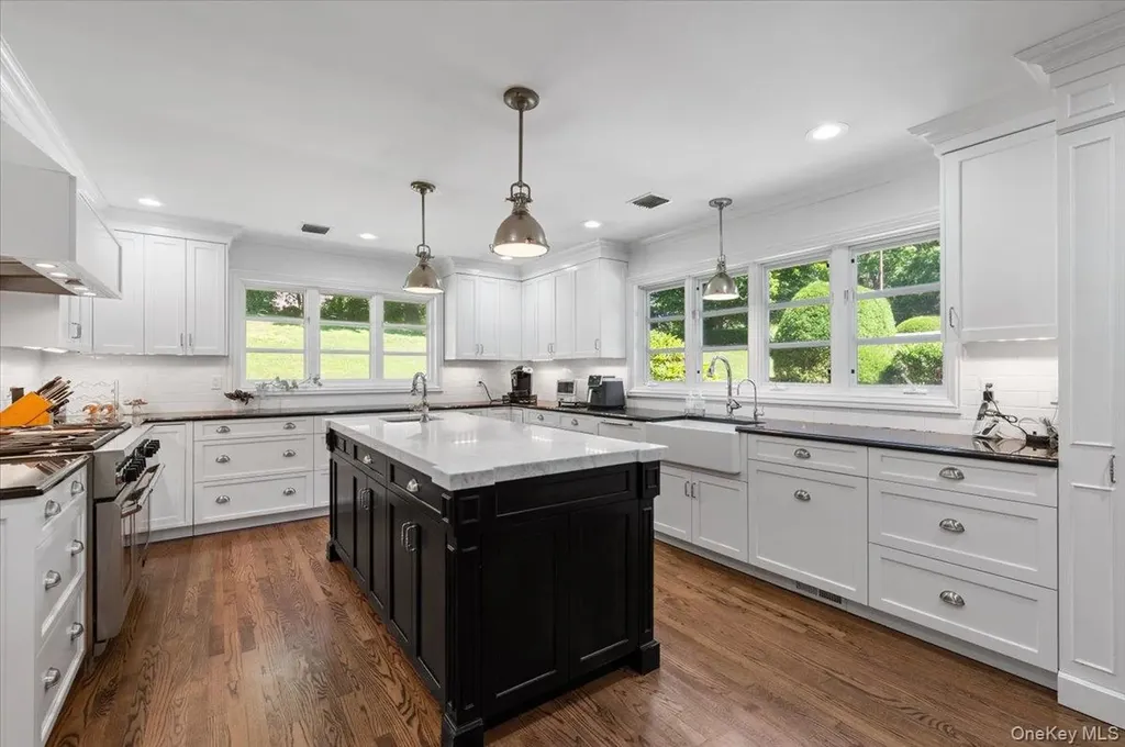 11 Oak Hill Road Lloyd Harbor NY 11743