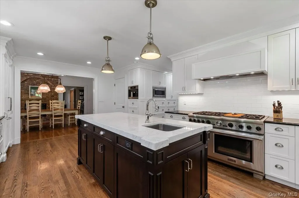 11 Oak Hill Road Lloyd Harbor NY 11743