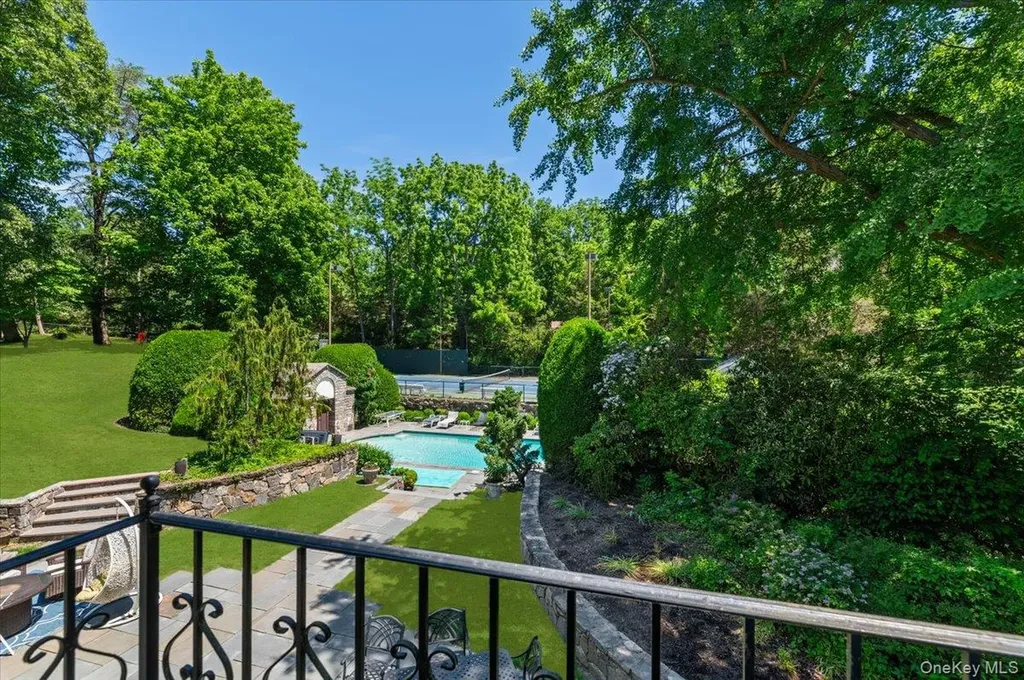 11 Oak Hill Road Lloyd Harbor NY 11743