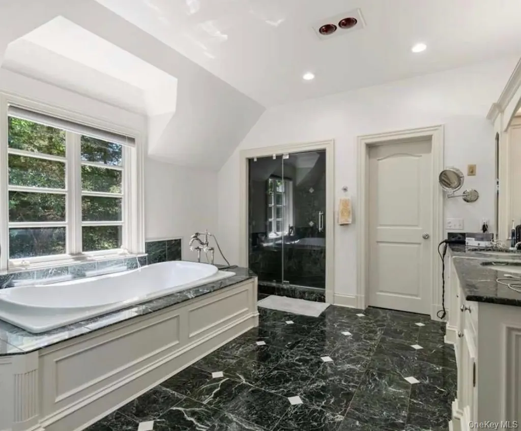 11 Oak Hill Road Lloyd Harbor NY 11743