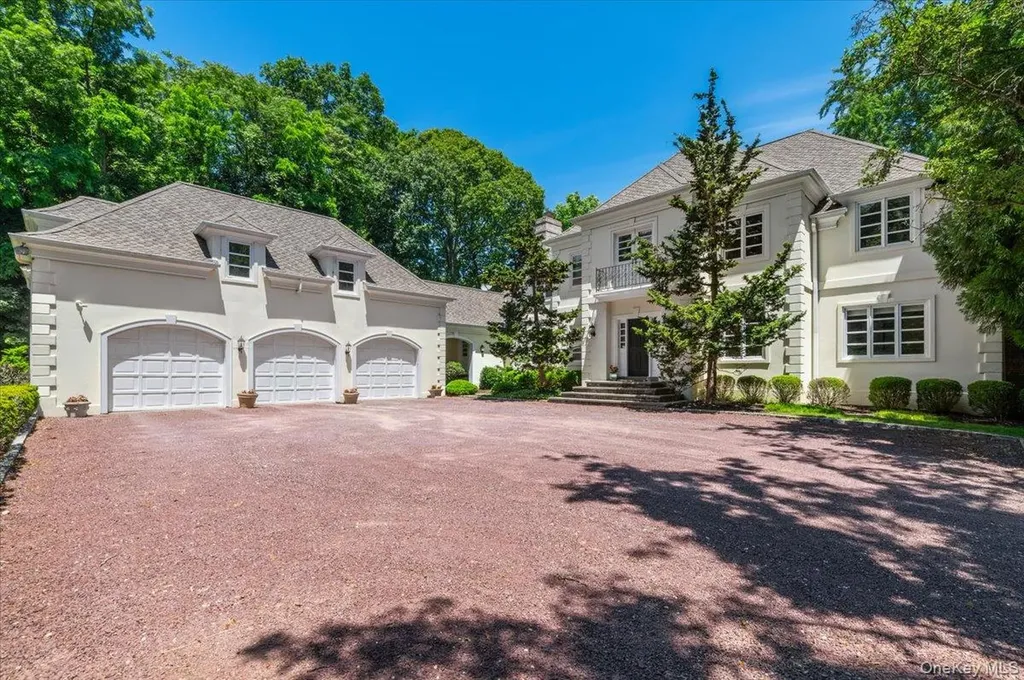 11 Oak Hill Road Lloyd Harbor NY 11743