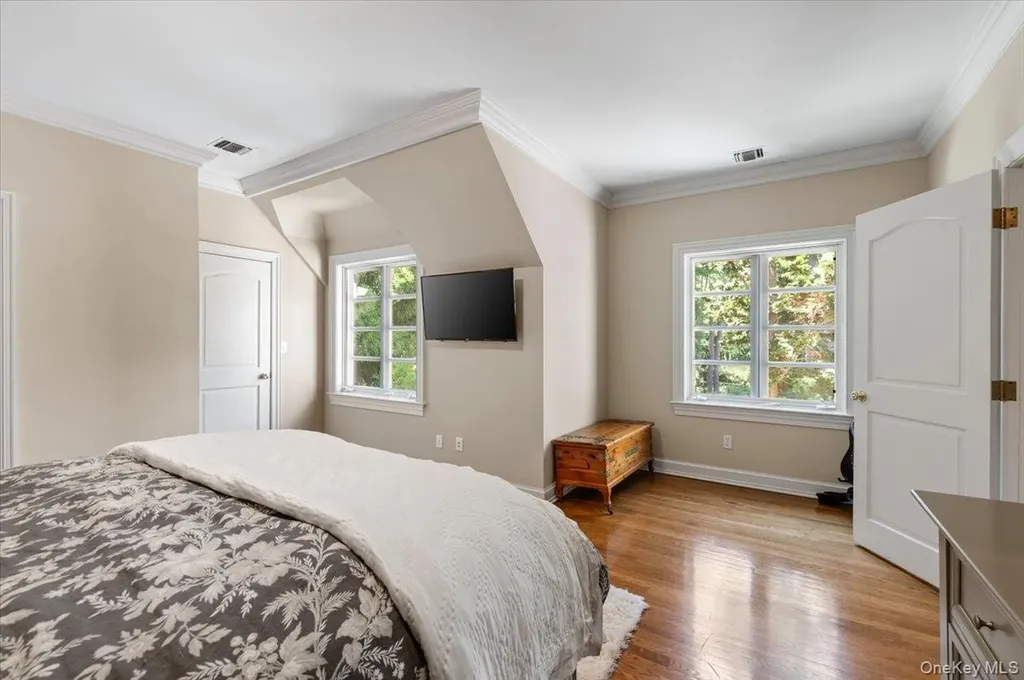 11 Oak Hill Road Lloyd Harbor NY 11743