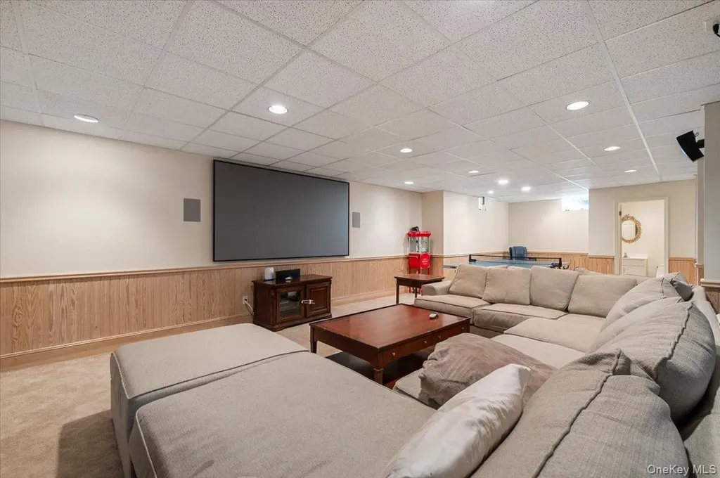 11 Oak Hill Road Lloyd Harbor NY 11743