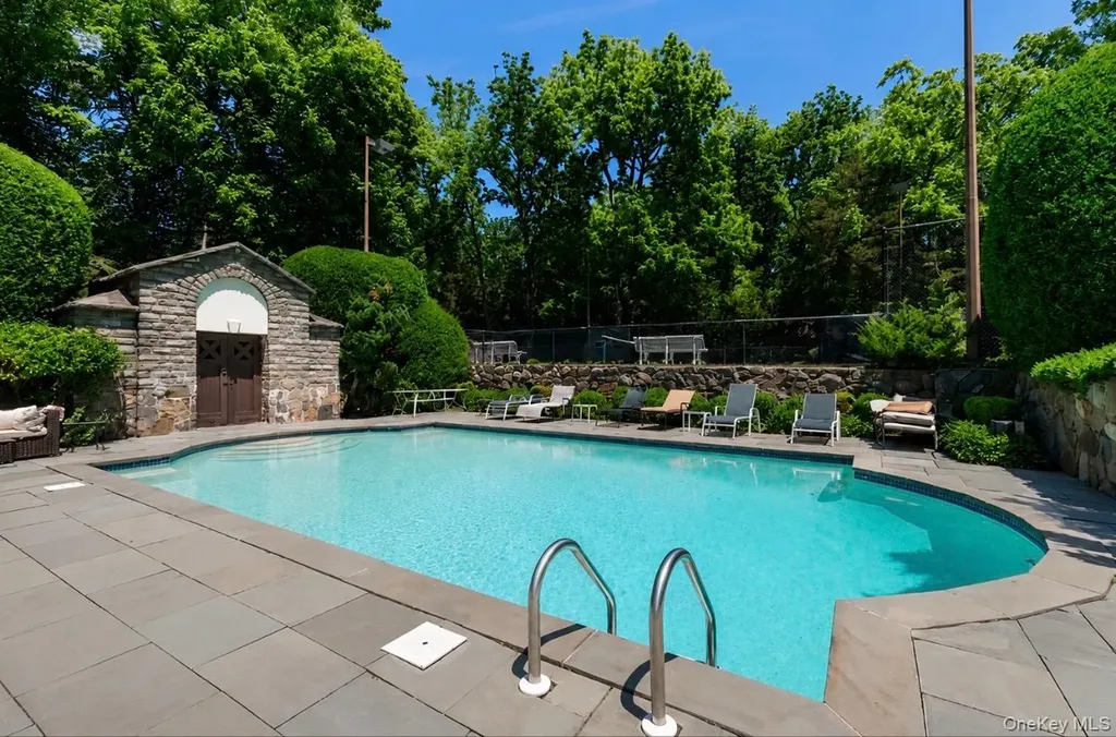 11 Oak Hill Road Lloyd Harbor NY 11743
