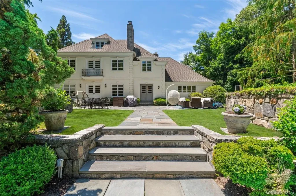 11 Oak Hill Road Lloyd Harbor NY 11743
