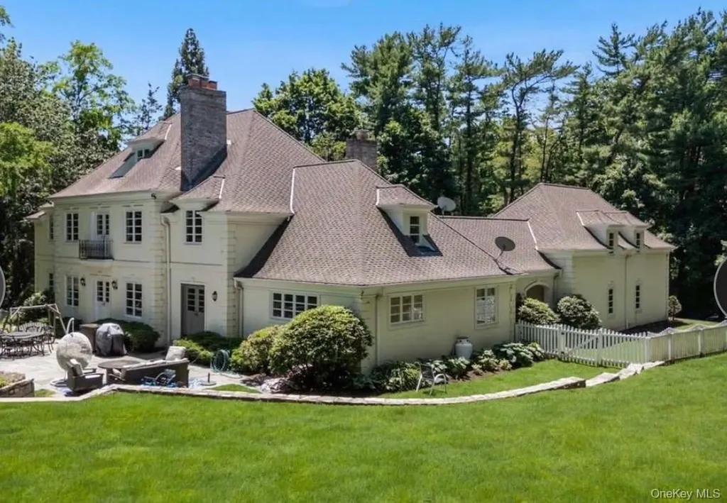 11 Oak Hill Road Lloyd Harbor NY 11743
