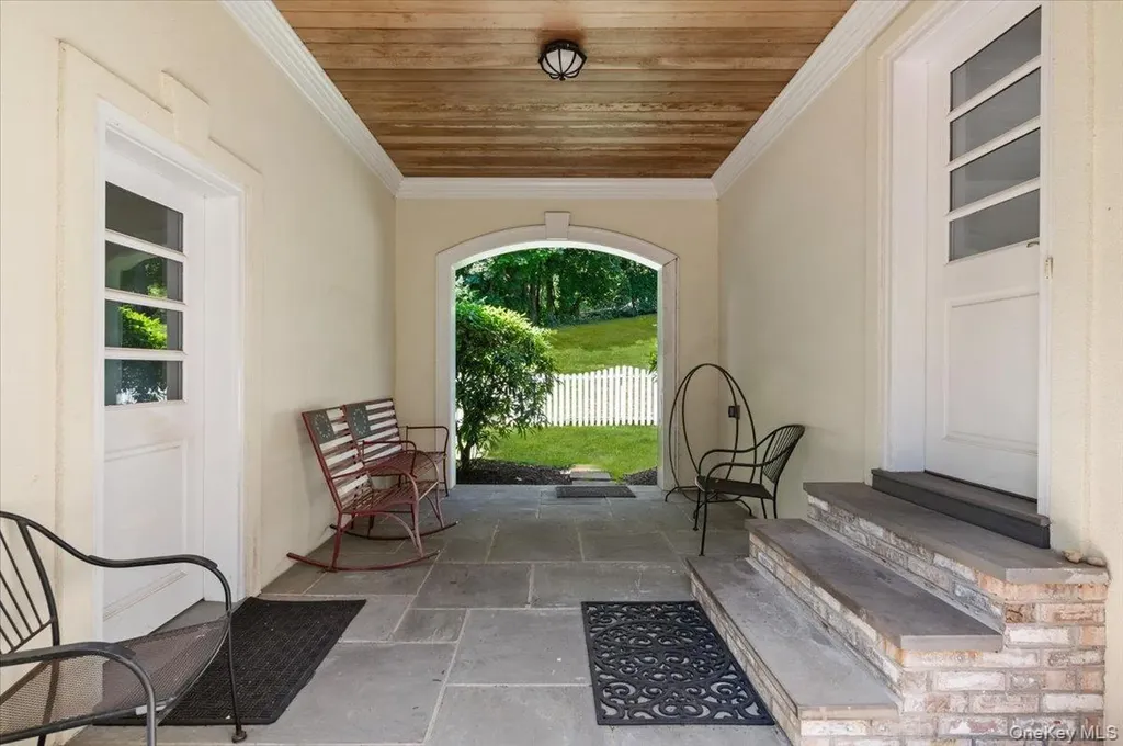 11 Oak Hill Road Lloyd Harbor NY 11743