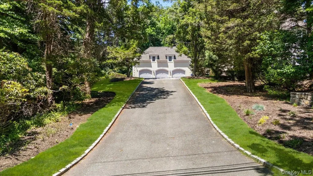 11 Oak Hill Road Lloyd Harbor NY 11743
