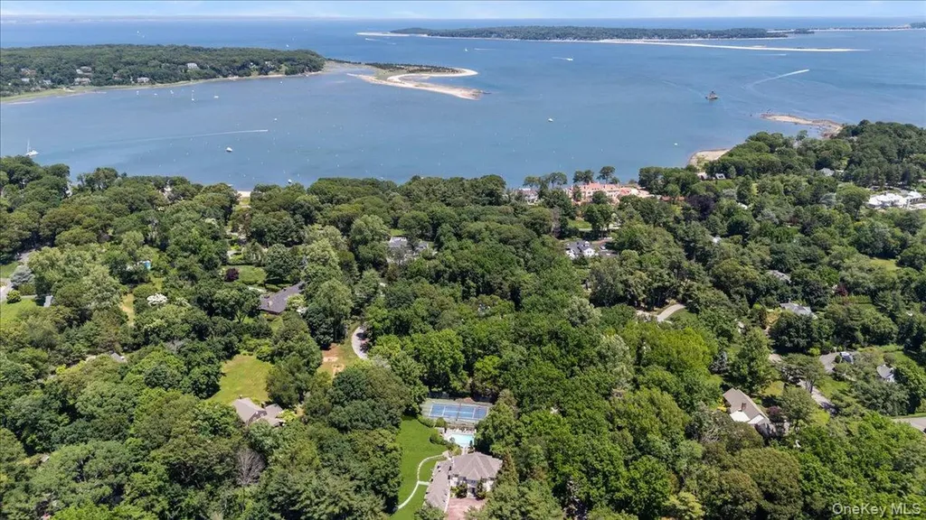 11 Oak Hill Road Lloyd Harbor NY 11743