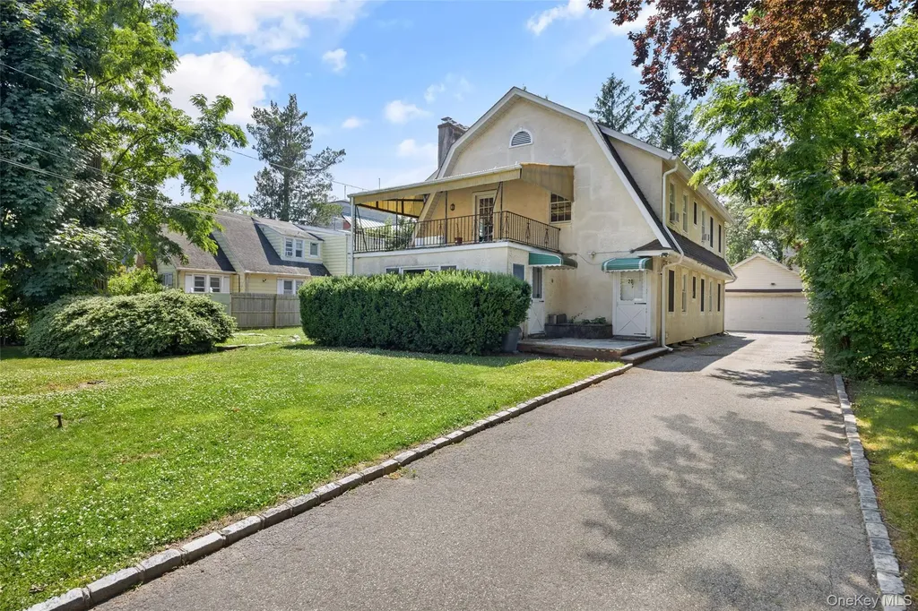 20 Spruce Street Great Neck NY 11021