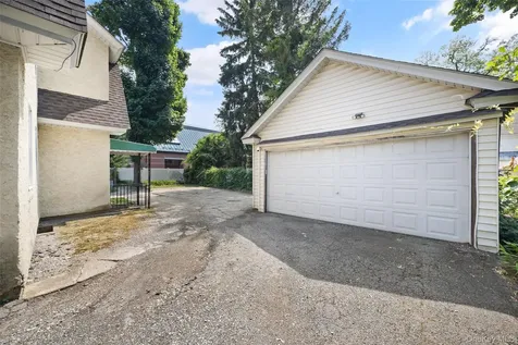 20 Spruce Street Great Neck NY 11021