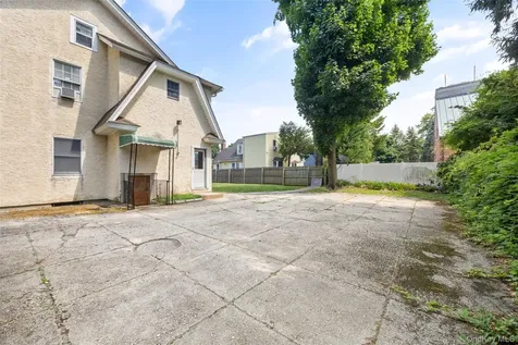 20 Spruce Street Great Neck NY 11021
