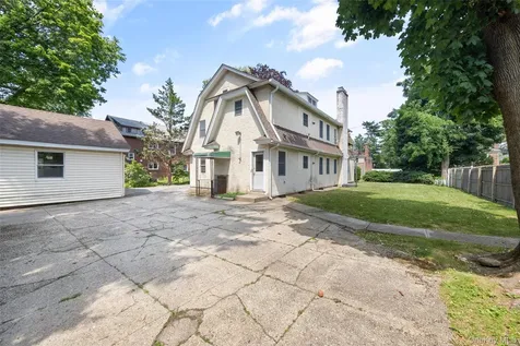 20 Spruce Street Great Neck NY 11021