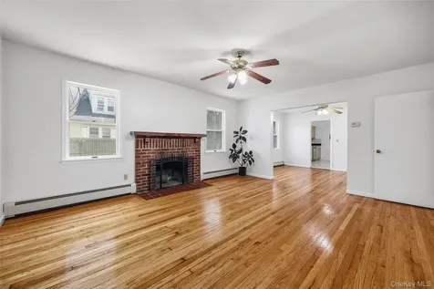 20 Spruce Street Great Neck NY 11021