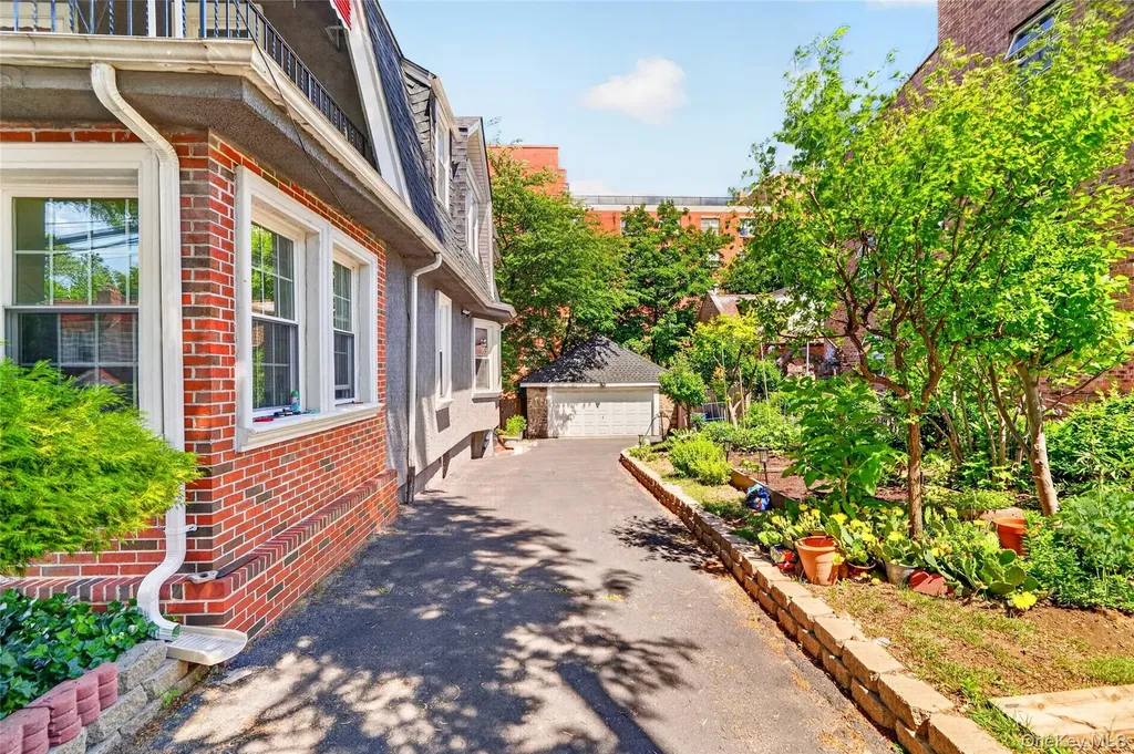 5646 Post Road Bronx NY 10471