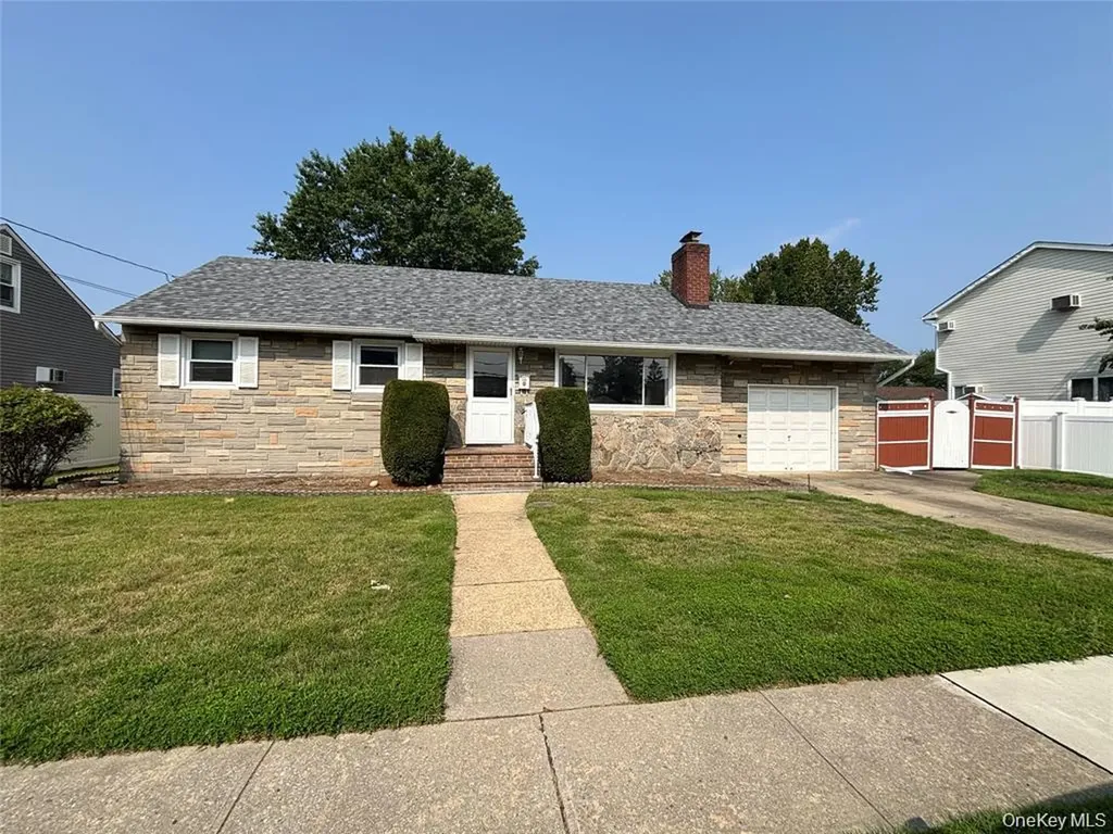 235 10th Street Bethpage NY 11714