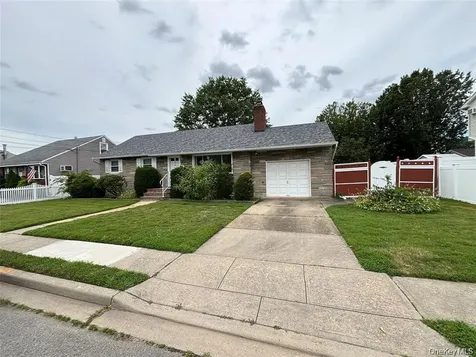 235 10th Street Bethpage NY 11714