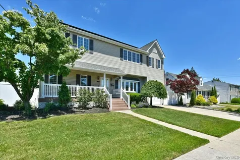 167 N Suffolk Avenue Massapequa NY 11758