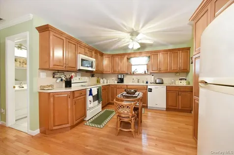167 N Suffolk Avenue Massapequa NY 11758