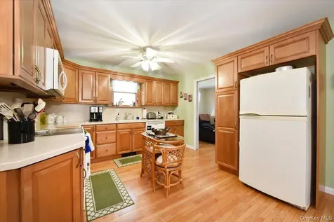 167 N Suffolk Avenue Massapequa NY 11758