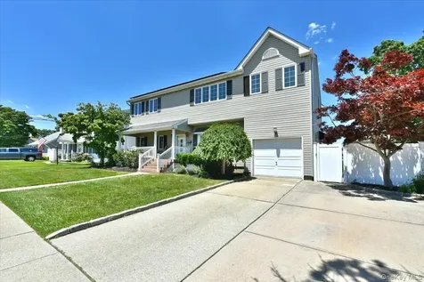 167 N Suffolk Avenue Massapequa NY 11758