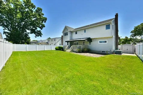 167 N Suffolk Avenue Massapequa NY 11758