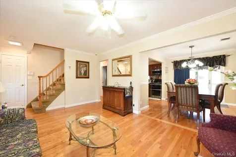 167 N Suffolk Avenue Massapequa NY 11758