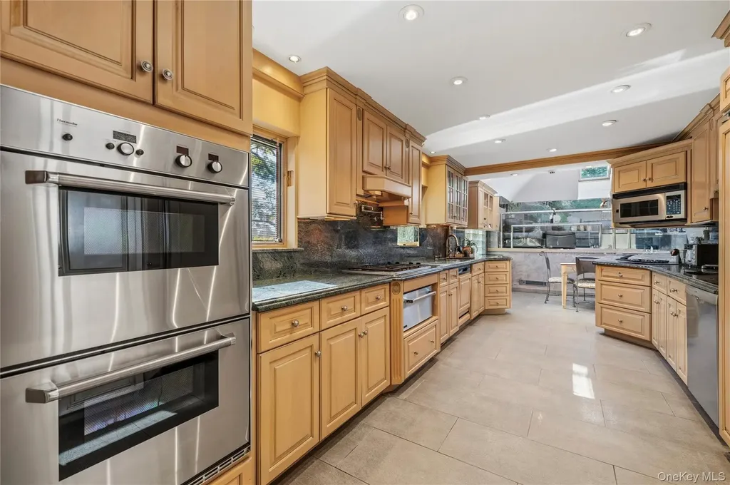 122 Lawrence Avenue Lawrence NY 11559