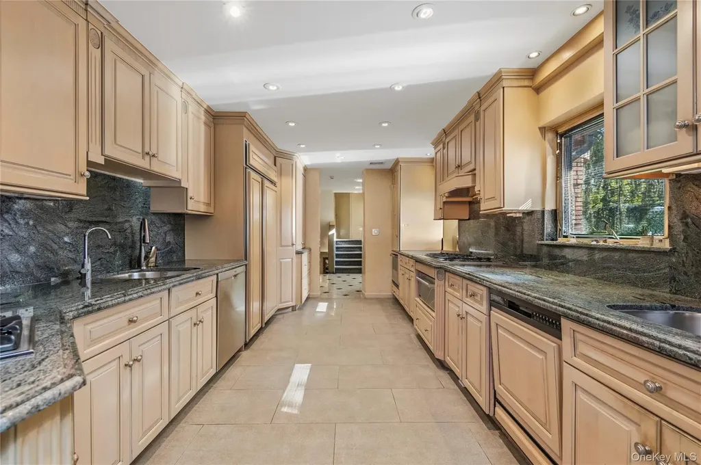 122 Lawrence Avenue Lawrence NY 11559