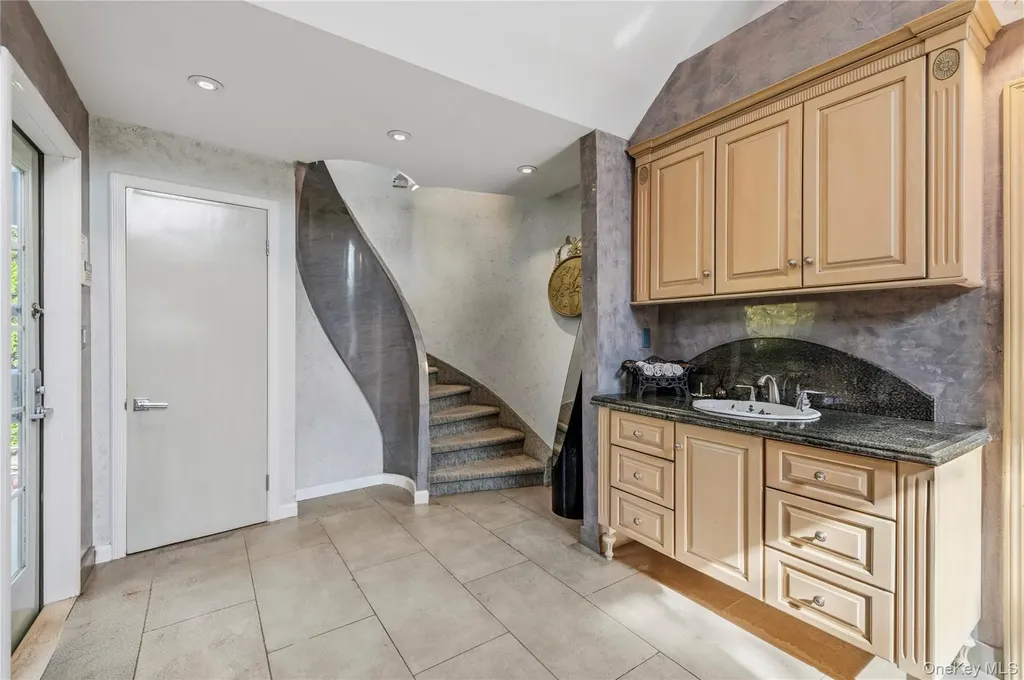 122 Lawrence Avenue Lawrence NY 11559