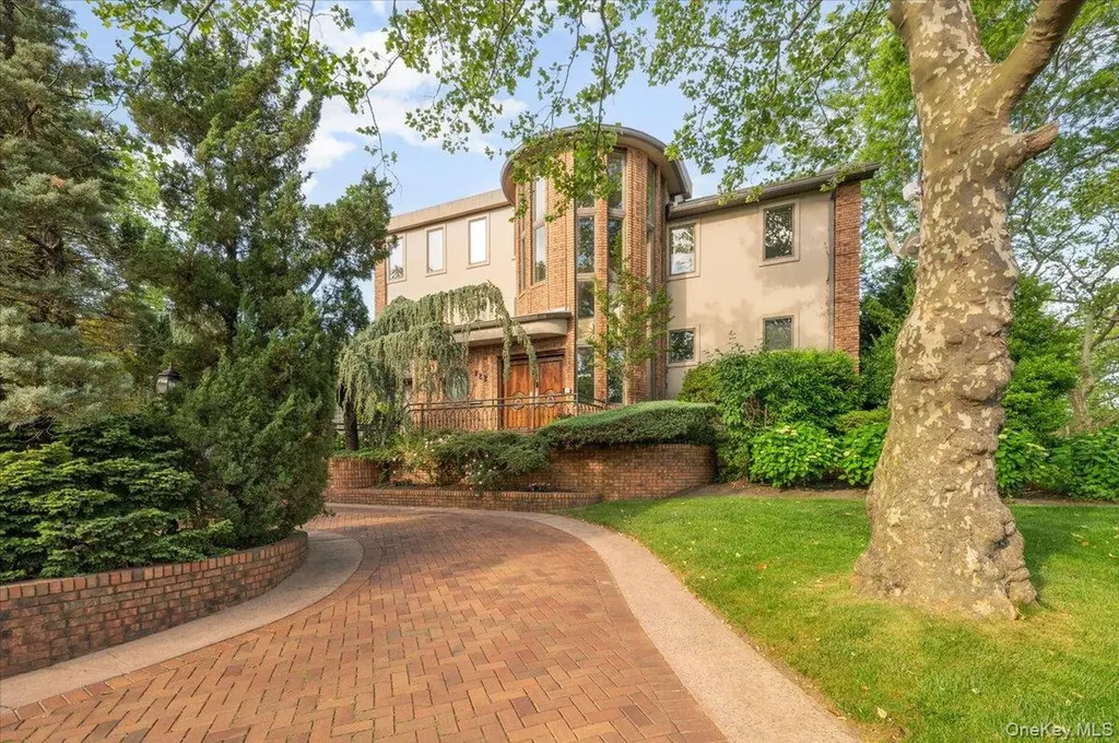 122 Lawrence Avenue Lawrence NY 11559