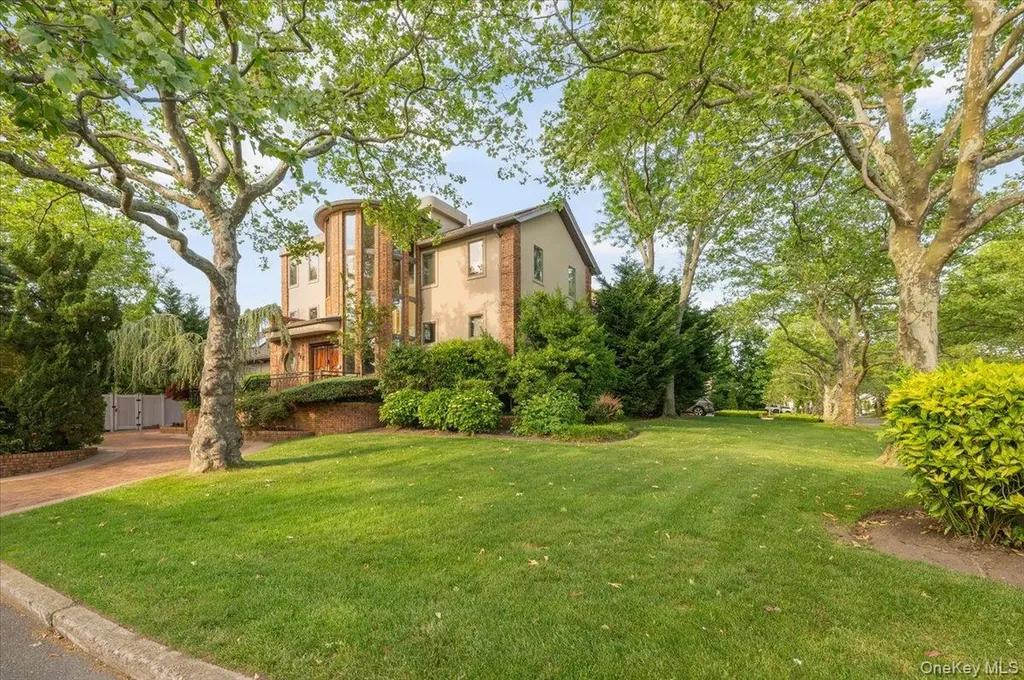 122 Lawrence Avenue Lawrence NY 11559