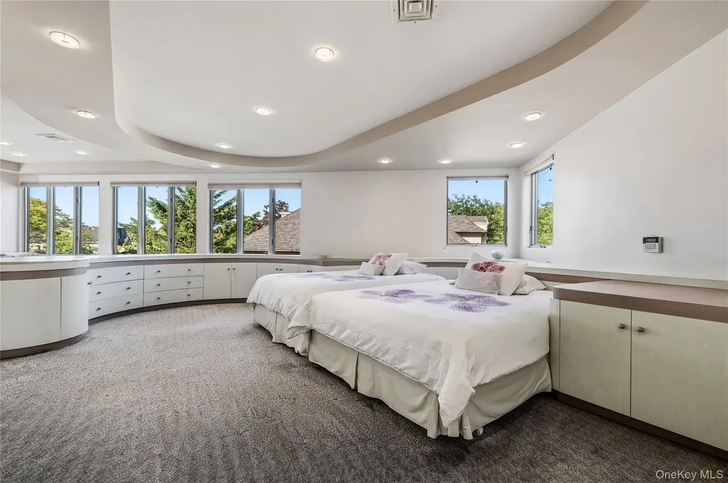 122 Lawrence Avenue Lawrence NY 11559