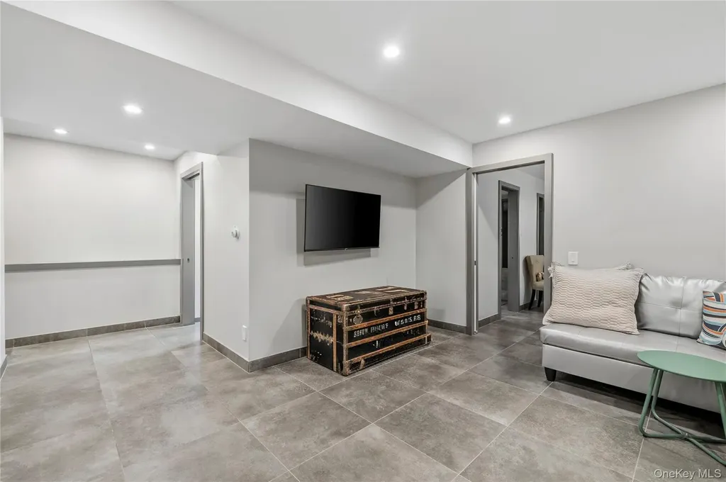 122 Lawrence Avenue Lawrence NY 11559