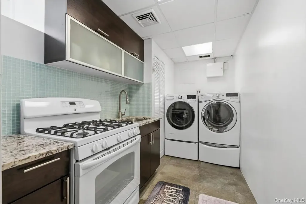 122 Lawrence Avenue Lawrence NY 11559